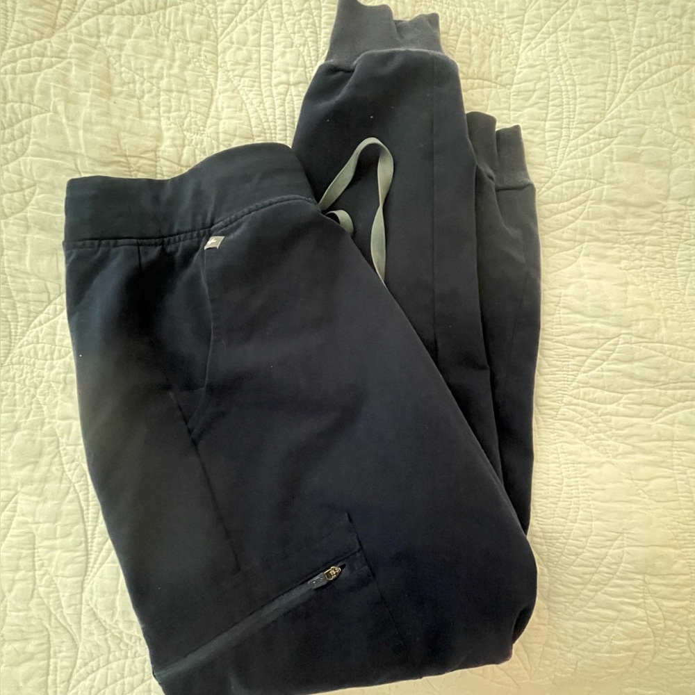 Figs set with Zamora Scrub joggers bottoms Navy Blue with matching top sz Small